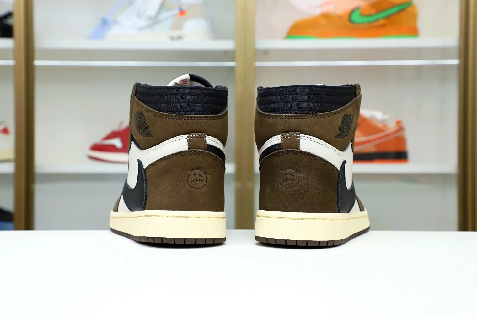 TRAVIS RETRO OG JORDAN 1 'MOCHA' AIR X SCOTT HIGH 0729